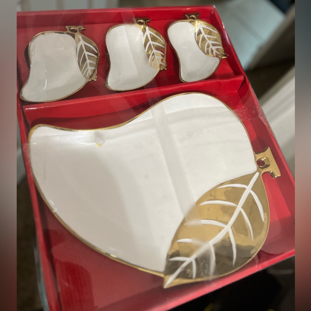Set of 4 Leaf Shaped Plates